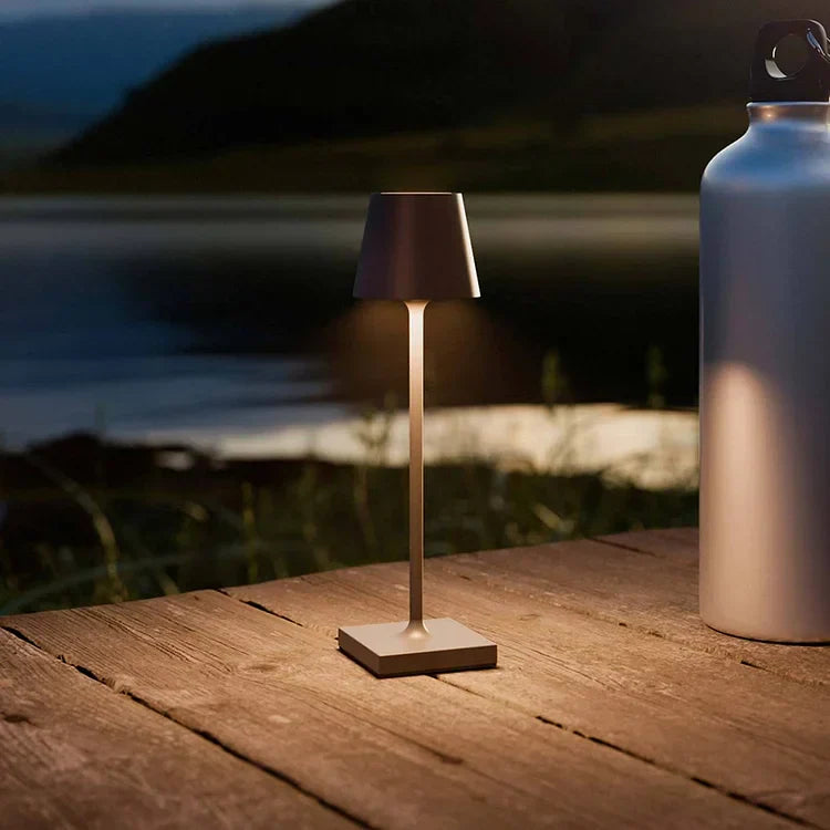 Stilvolle Tragbare LED-Taschenlampe aus Aluminium – Dimmbar, Spritzwassergeschützt, Ideal für Outdoor & Reisen