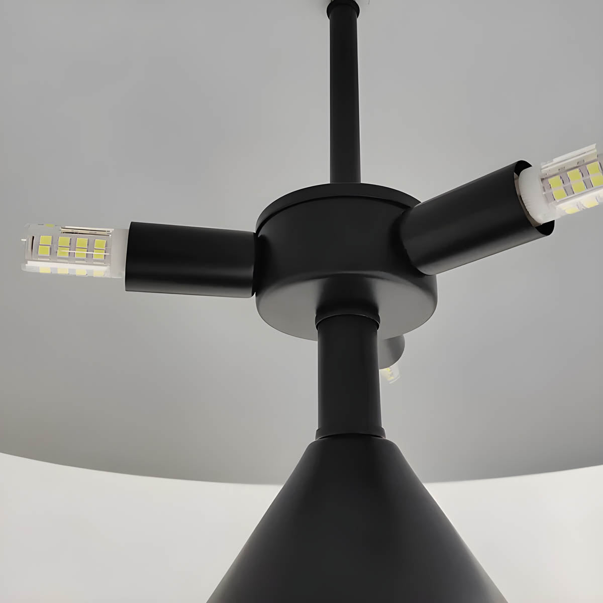 Vintage-Tischlampe mit modernem Flair – E27-Fassung, Glas & Metall, LED-kompatibel, klassisches Design