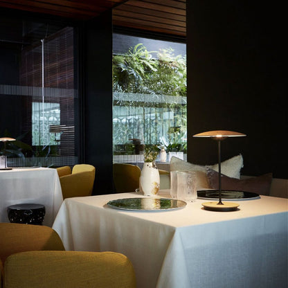 Moderne LED-Tischlampe aus Metall mit Druckknopfschalter – Stilvolle Designerleuchte mit warmem bis kühlem Licht für elegantes Raumambiente