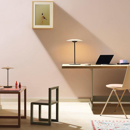 Moderne LED-Tischlampe aus Metall mit Druckknopfschalter – Stilvolle Designerleuchte mit warmem bis kühlem Licht für elegantes Raumambiente