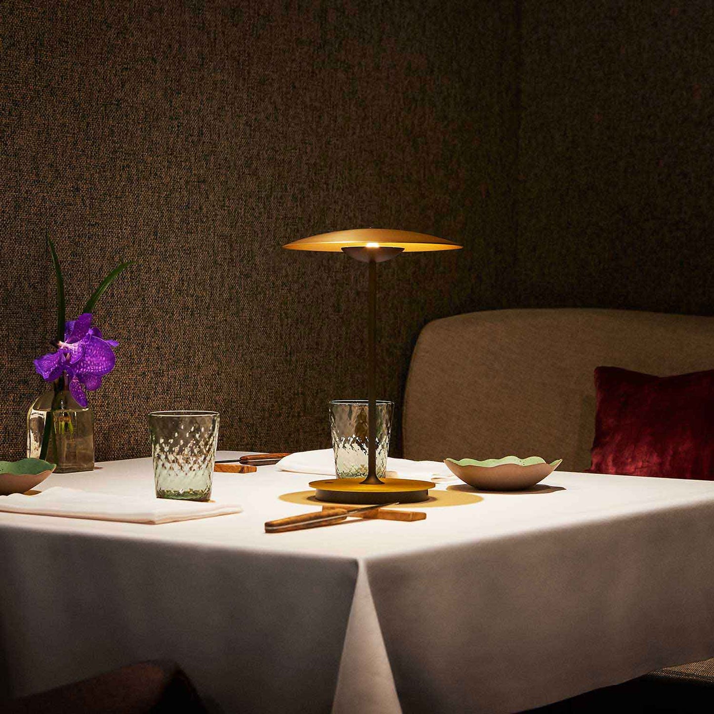 Moderne LED-Tischlampe aus Metall mit Druckknopfschalter – Stilvolle Designerleuchte mit warmem bis kühlem Licht für elegantes Raumambiente