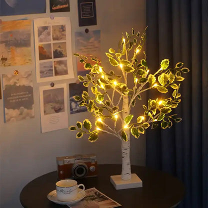 LED Weihnachtsbaum mit grünen Blättern – 50 cm hoch, warmweißes Licht, batteriebetrieben, festliche Deko für Innenräume