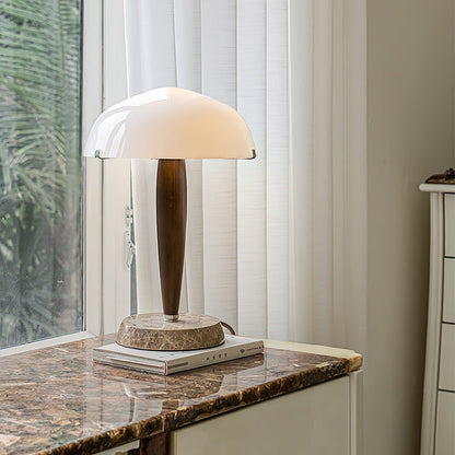 Herman Tischlampe – E14-Fassung, Glas-Walnuss-Marmor Design, LED-kompatibel, literarisch inspiriert