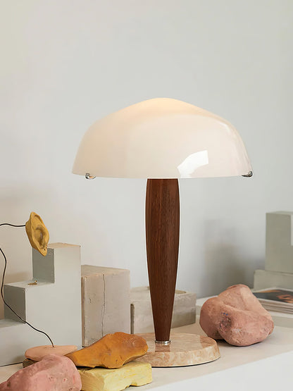 Herman Tischlampe – E14-Fassung, Glas-Walnuss-Marmor Design, LED-kompatibel, literarisch inspiriert