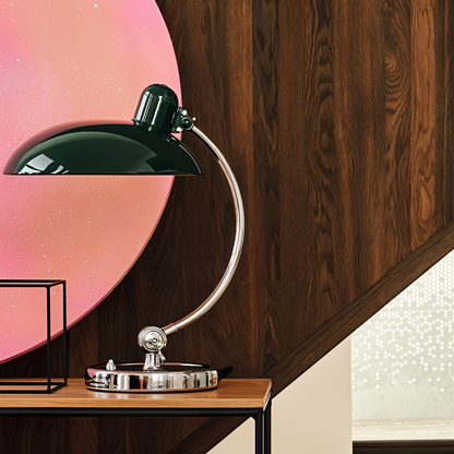 Vintage Schreibtischlampe im Retro-Stil – Verstellbare LED Tischleuchte mit Metallfuß und gebogenem Arm