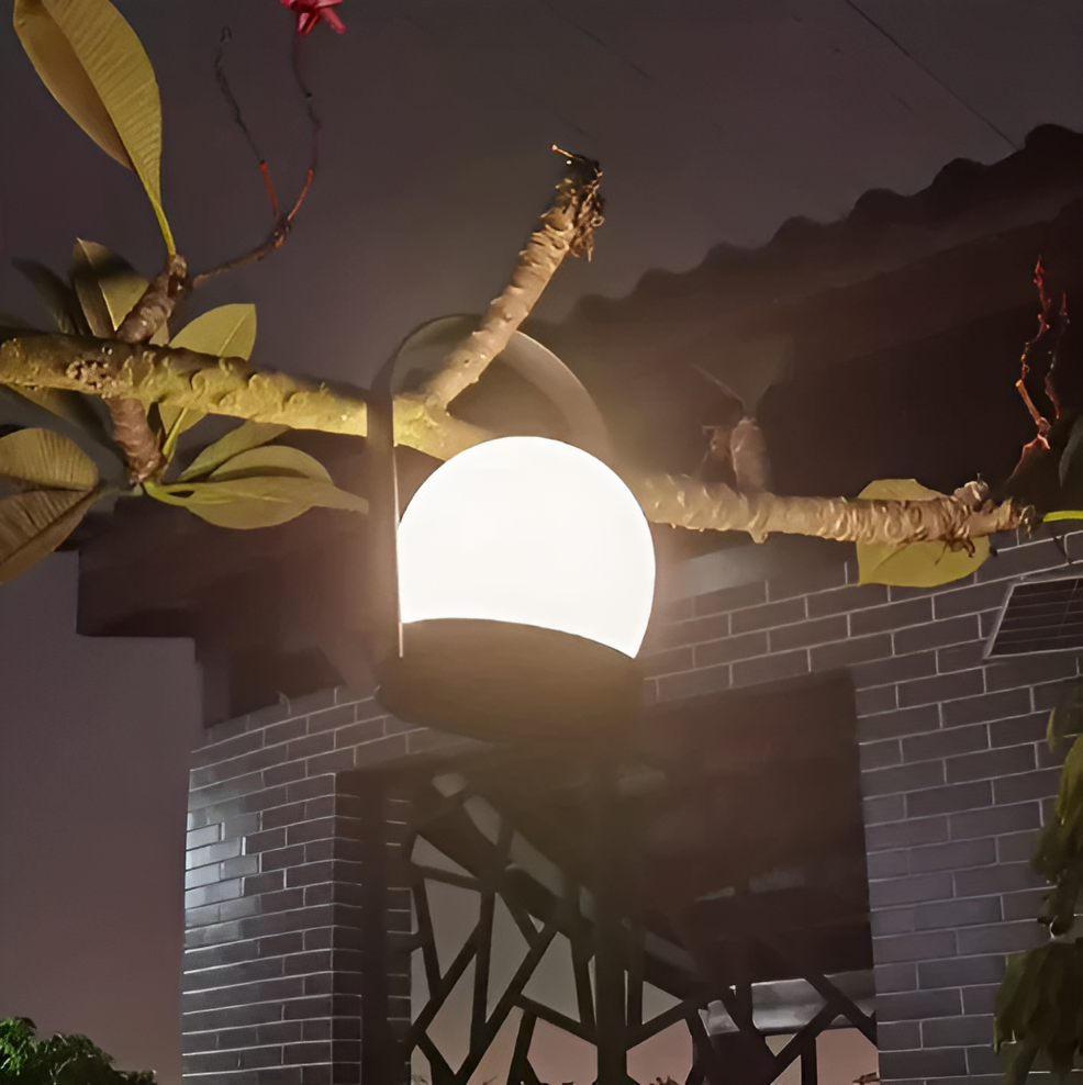 Moderne LED Tischlampe mit Tragegriff – Wiederaufladbare Mondleuchte im minimalistischen Design