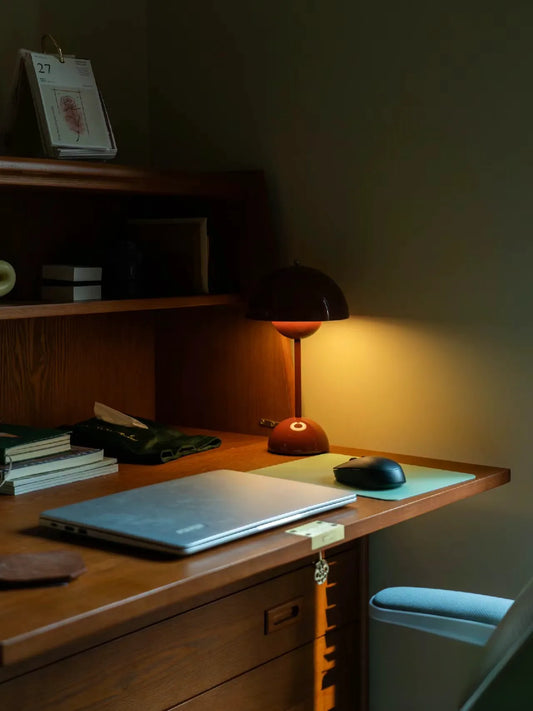 Pilzlampe im ikonischen Design | Schreibtischlampe mit LED-Lichtpanel