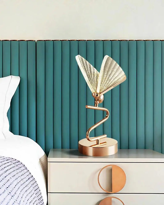 Luxus Schmetterling Tischlampe – Elegante Designer Lampe mit buntem Flügeldesign