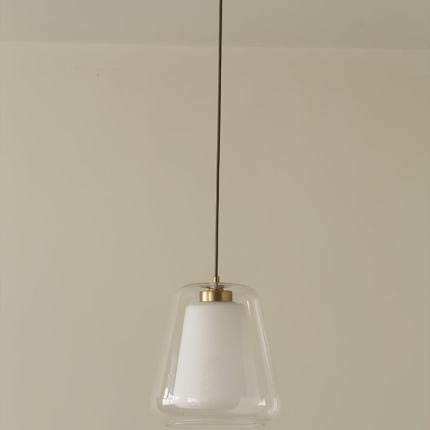 Moderne Pendelleuchte mit Doppelglas-Schirm – Minimalistische Hängelampe in Gold für Küche, Esstisch & Flur