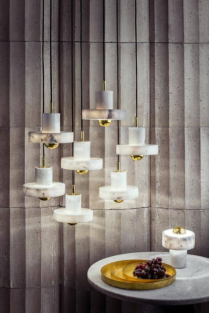 Pendelleuchte im Marmor-Look mit Gold-Element – Luxuriöse Hängelampe für Küche, Esszimmer & Wohnbereich