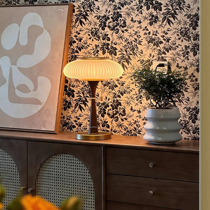 Tischlampe im Pilzdesign – Matsutake-inspiriert, E27-Fassung, Glas-Holz-Metall-Mix, LED-kompatibel