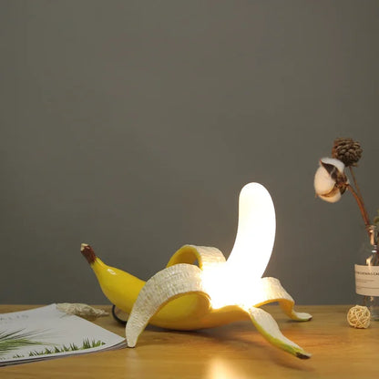 Dekorative Bananenlampe – Moderne Tischleuchte für stilvolle Inneneinrichtung