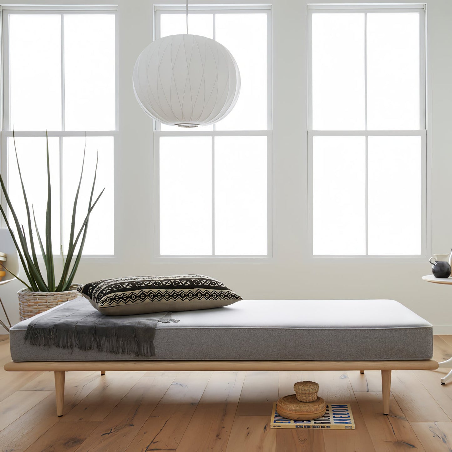 Kugelförmige Pendelleuchte mit feiner Faltenstruktur – Minimalistische Hängelampe für Schlafzimmer, Wohnzimmer & Flur