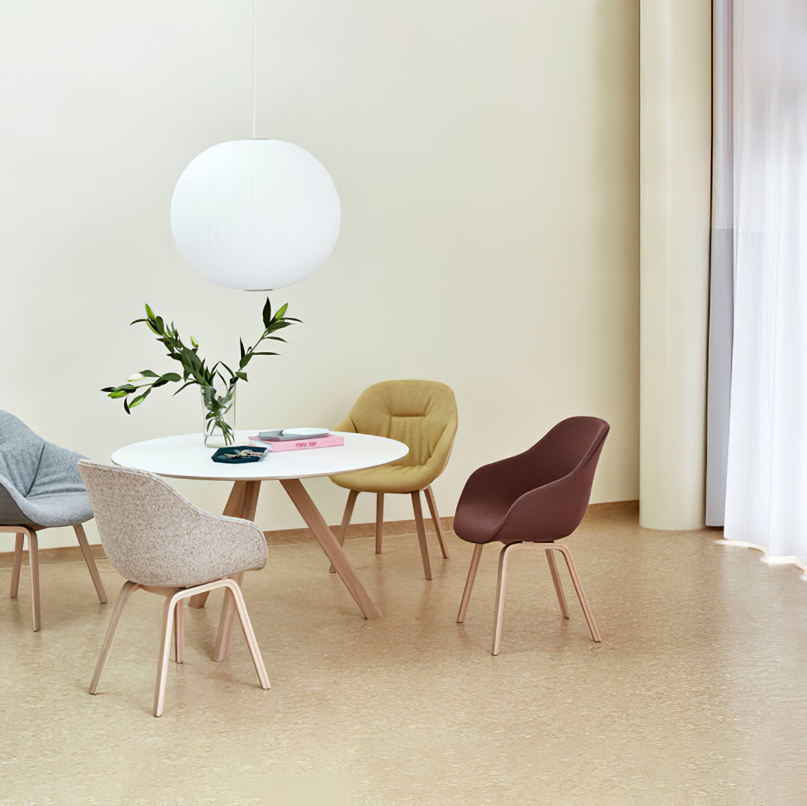 Kugelförmige Pendelleuchte mit feiner Faltenstruktur – Minimalistische Hängelampe für Schlafzimmer, Wohnzimmer & Flur