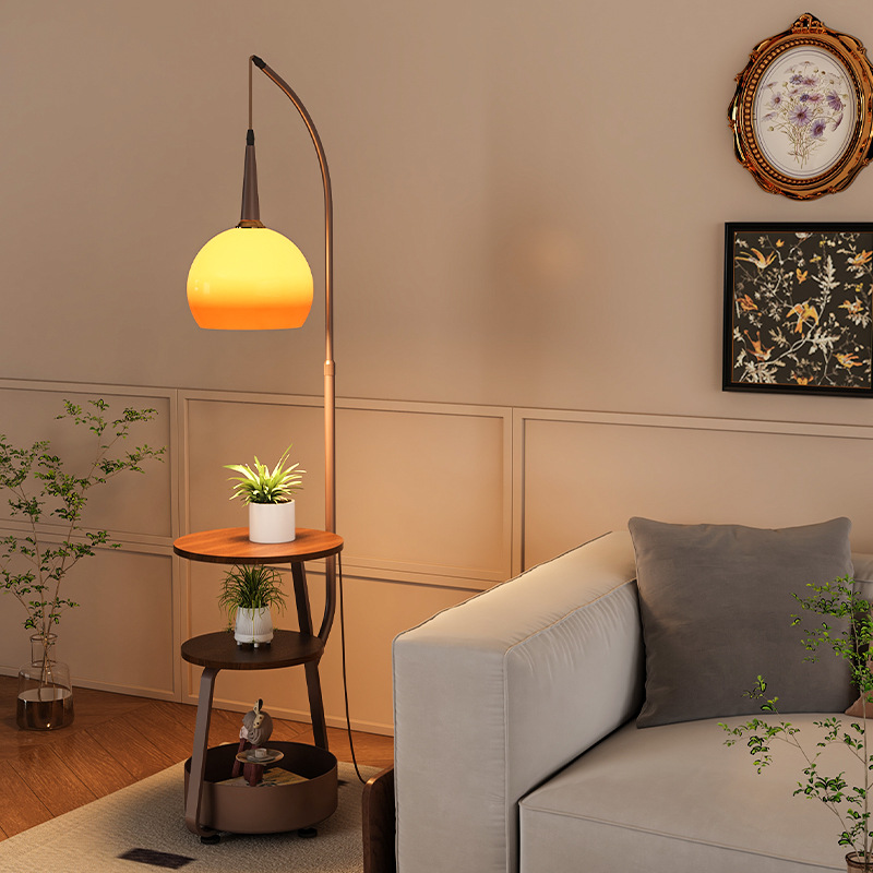 Bauhaus-inspirierter Nachttisch mit integrierter LED-Lampe – E27-Fassung, Metall-Holz-Glas-Mix, funktionales Designstück