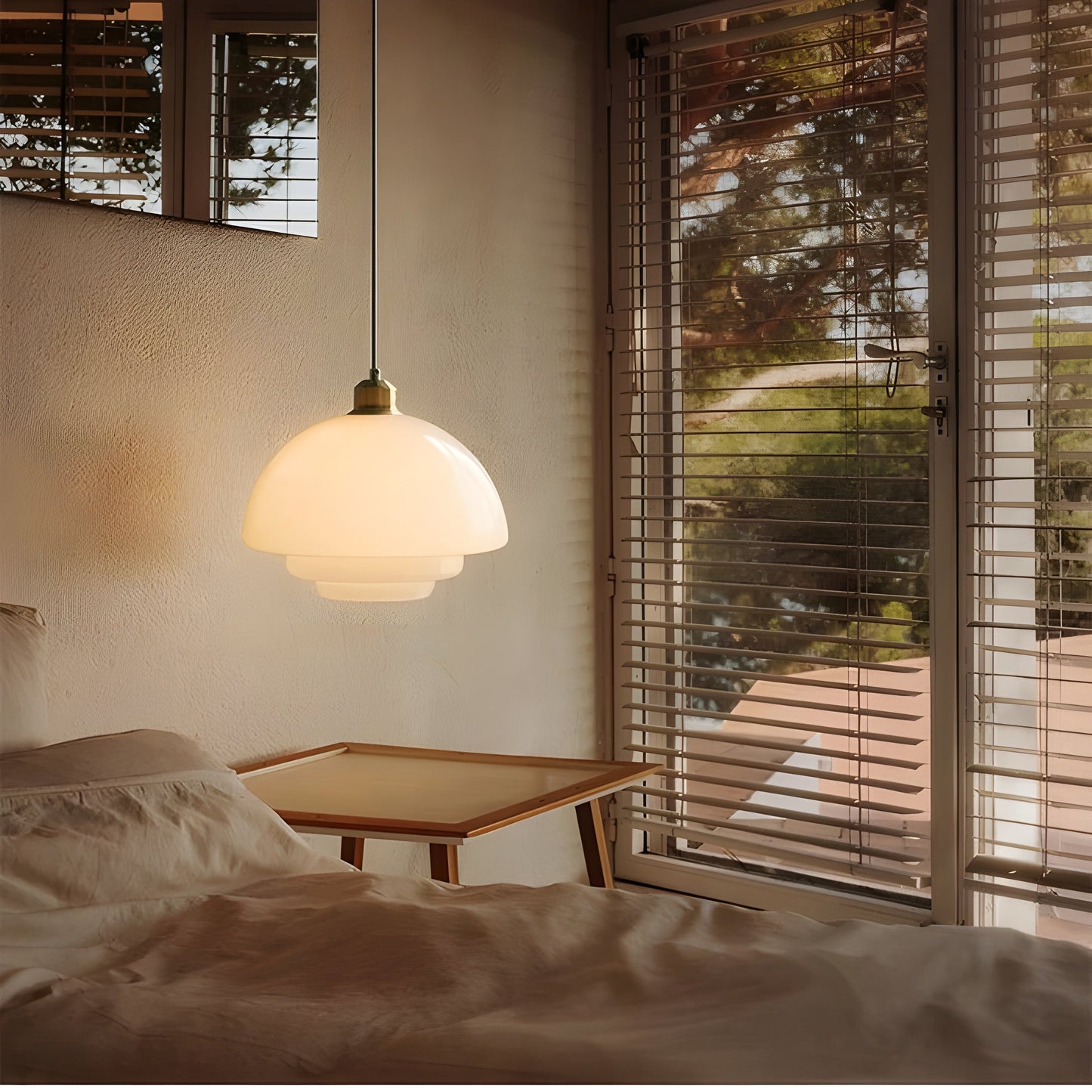 AuraBeam Light – Minimalistische Elfenbeinfarbene LED-Hängelampe aus Glas