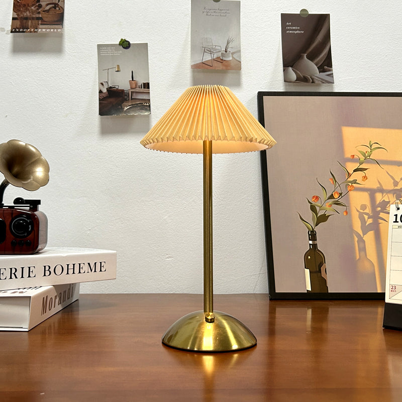 Scandinavian wireless LED table lamp with fabric shade – USB charging & touch control for atmospheric home lighting