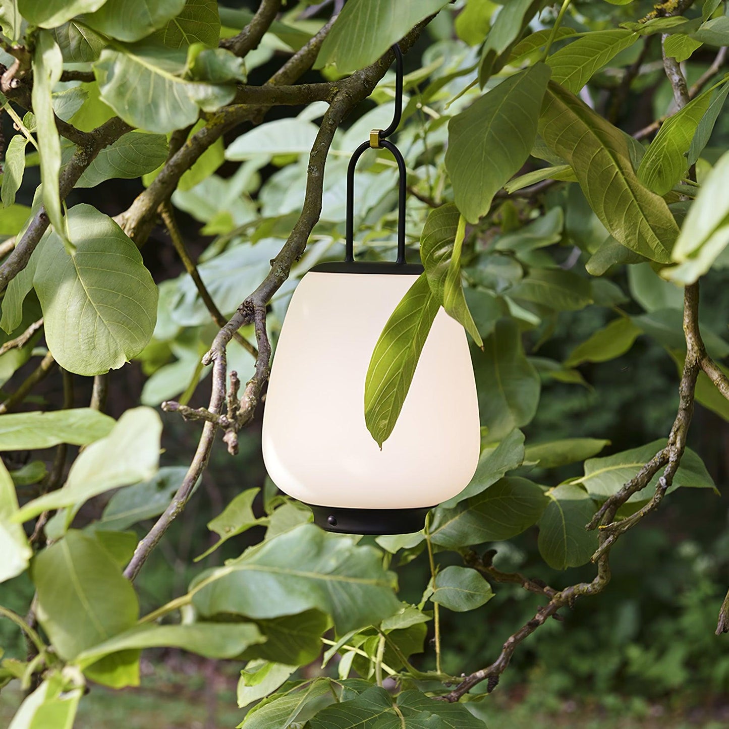 Tragbare LED-Laternenlampe – Wiederaufladbar per USB, warm/neutralkalt dimmbar, für Innen- & Außenbereich, skandinavisches Design