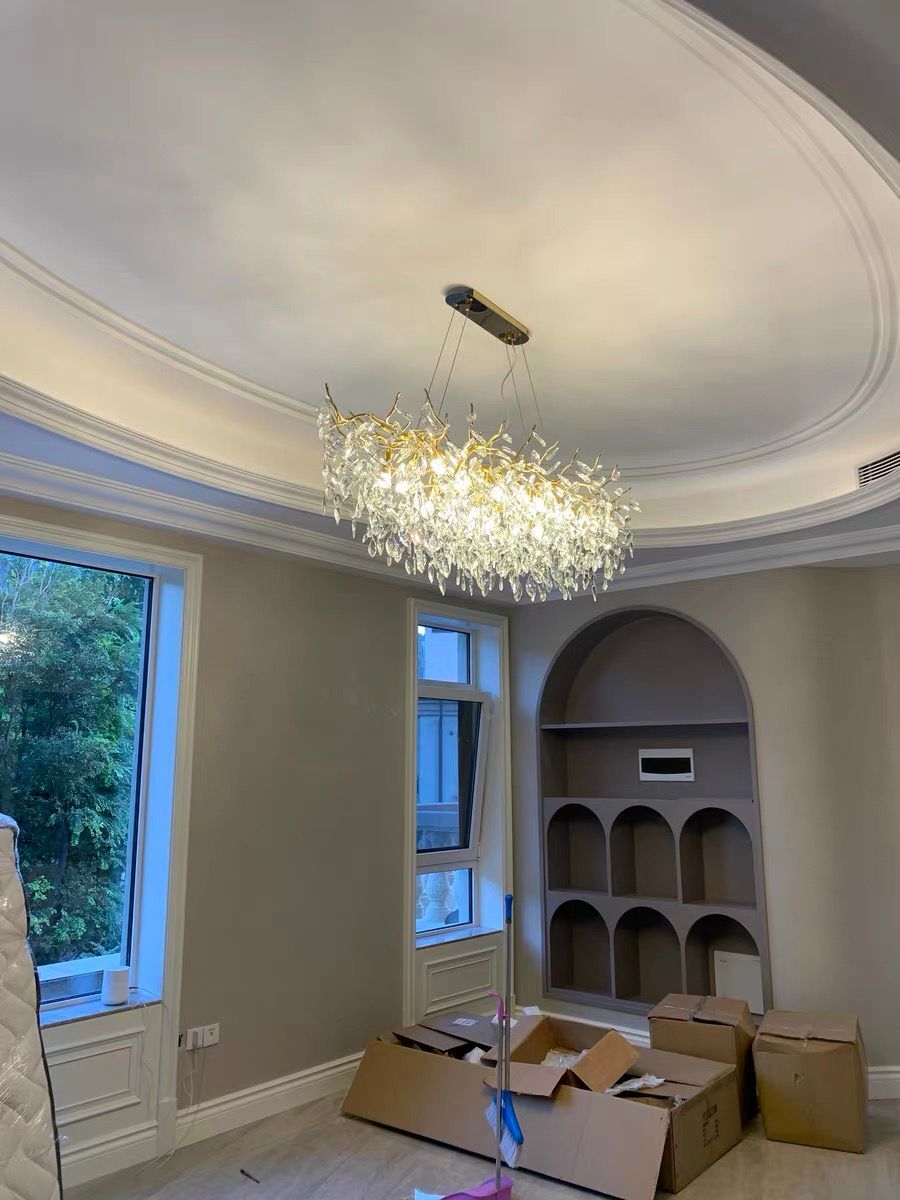 Luxuriöser Kristall Kronleuchter in Blätter-Design – Designer Hängeleuchte für Wohnzimmer, Esszimmer & Hotel – Goldene Äste & Glaskristalle