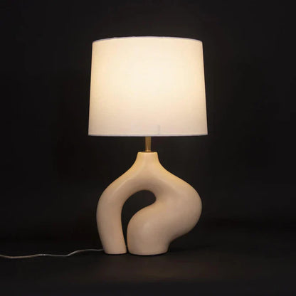 Skulpturale Tischlampe im organischen Design – Moderne Design-Leuchte für Wohnzimmer, Schlafzimmer & Atelier