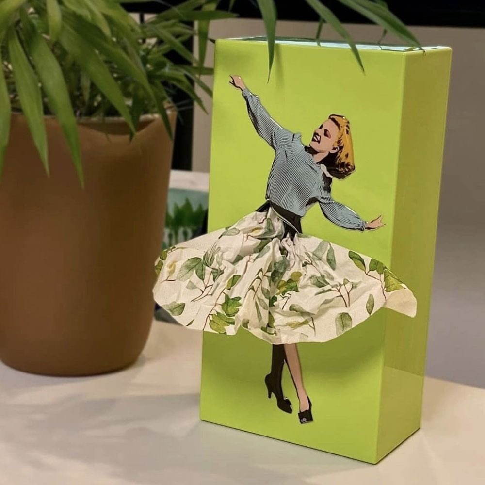 Taschentuchbox „Flying Skirt" - Elegant Tissue Box | HomeDecor Essentials