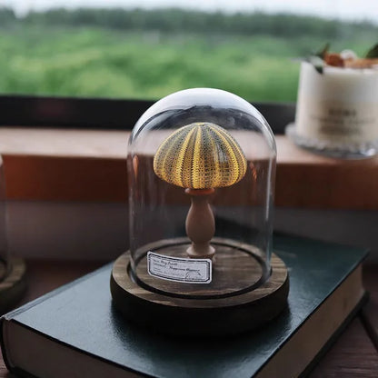 Mini Nachtlicht mit Seeigel-Pilz – LED Glasdome Lampe auf Holzsockel für Deko, Schreibtisch & Geschenkideen