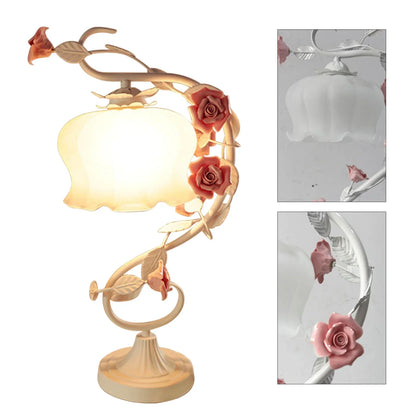 Elegante Tischlampe im europäischen Stil – Vintage Design mit Rosen-Dekor und Glas-Schirm