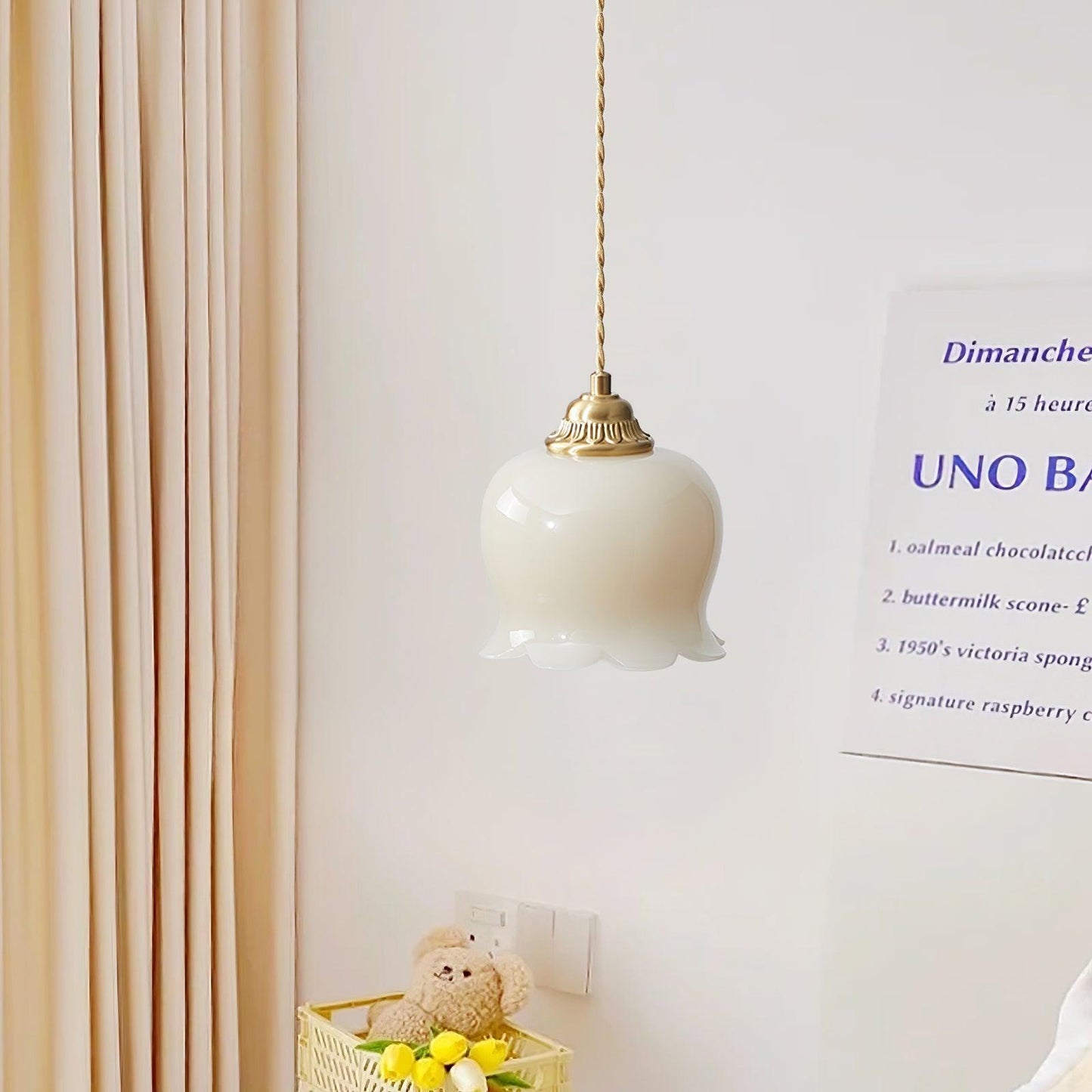 Vintage Pendelleuchte aus Glas – Blumige Retro Hängelampe im Milchglas-Stil für Esszimmer & Flur