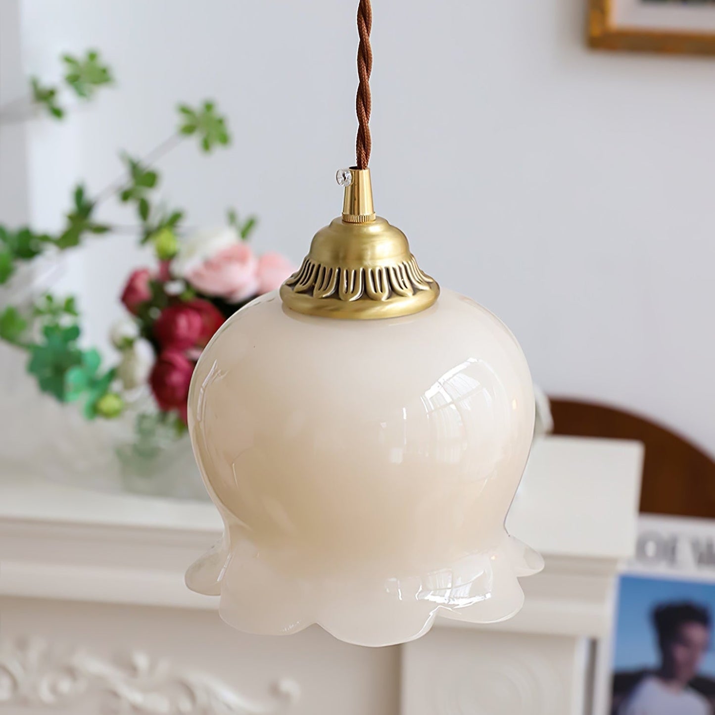 Vintage Pendelleuchte aus Glas – Blumige Retro Hängelampe im Milchglas-Stil für Esszimmer & Flur