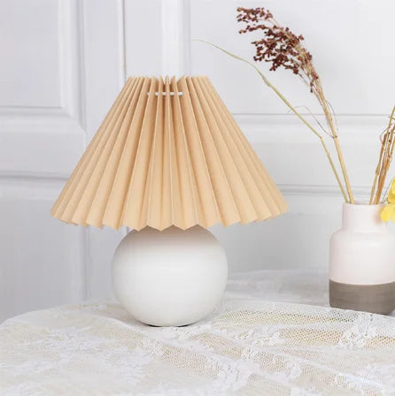 Elegante Tischlampe im Vintage-Stil - Antikes Design mit Plissee-Lampenschirm, Retro-Tischleuchte für Wohnzimmer & Schlafzimmer, Dekorativ und Stilvoll
