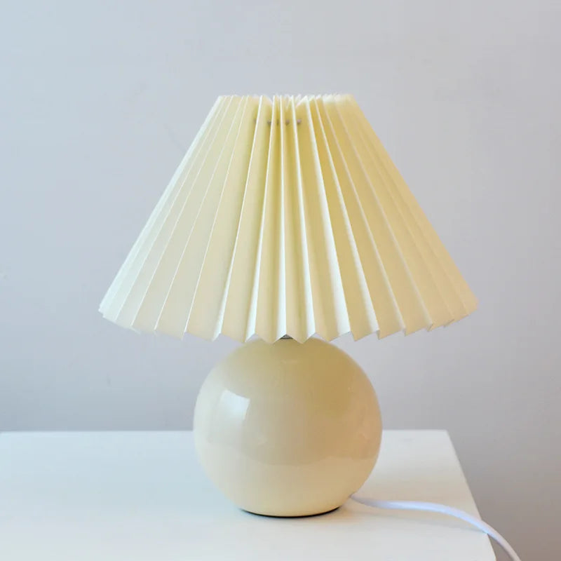 Elegante Tischlampe im Vintage-Stil - Antikes Design mit Plissee-Lampenschirm, Retro-Tischleuchte für Wohnzimmer & Schlafzimmer, Dekorativ und Stilvoll