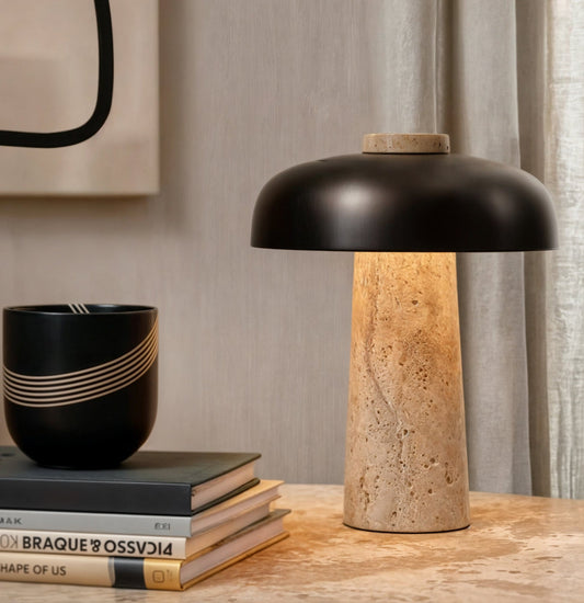 Design Tischlampe mit Travertin-Sockel & schwarzem Metallschirm – Modernes Wohnaccessoire für Wohnzimmer & Schlafzimmer