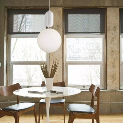 Moderne Pendelleuchte mit Kugelglas – Design-Hängelampe für Wohnzimmer, Loft & Galerie-Style