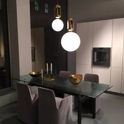 Moderne Pendelleuchte mit Kugelglas – Design-Hängelampe für Wohnzimmer, Loft & Galerie-Style
