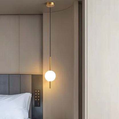 Moderne Pendelleuchte mit Kugelglas – Goldene Hängelampe für Schlafzimmer, Flur oder Wohnzimmer