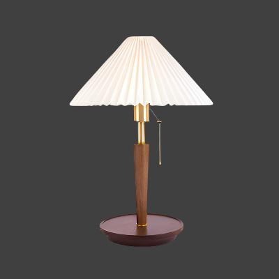 Vintage Tischlampe aus plissiertem Holz – Klassische LED-Leuchte mit Stoffschirm & E27-Fassung für stilvolle Wohnräume