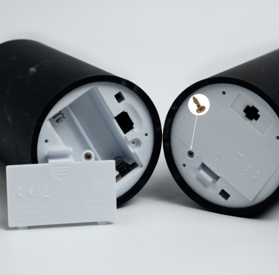 LED-Kerze mit Flammeneffekt – Stimmungsvolle Wachskerze mit Glashülle und warmweißem Licht