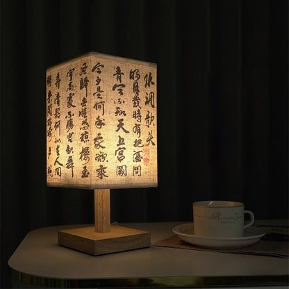 LED Tischlampe im quadratischen Design – Holzbasis mit japanischem Muster