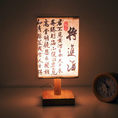 LED Tischlampe im quadratischen Design – Holzbasis mit japanischem Muster