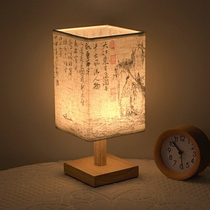 LED Tischlampe im quadratischen Design – Holzbasis mit japanischem Muster