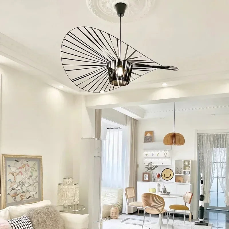 Designer Pendelleuchte mit Flügel-Design – Moderne Drahtlampe für hohe Decken, Treppenhäuser & Lofts