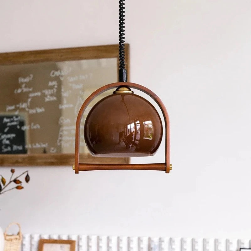 Retro Pendelleuchte im Mid-Century Stil – Holzrahmen & Bernsteinfarbener Glaslampenschirm für Esszimmer, Küche & Wohnzimmer