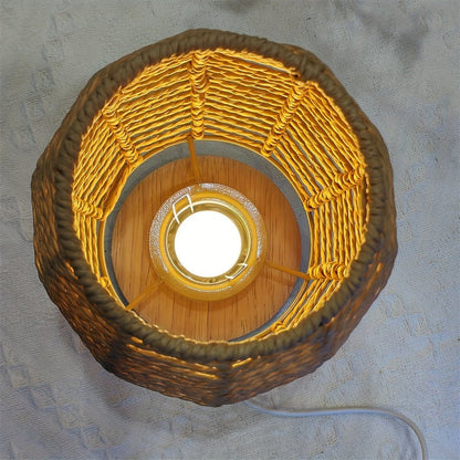 NaturLicht - Handgefertigte Holz-Tischlampe mit warmem LED-Leuchten