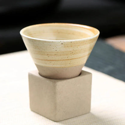 Handgefertigte Japanische Kaffee- & Teetasse – Keramikbecher im traditionellen Stil mit konischer Form