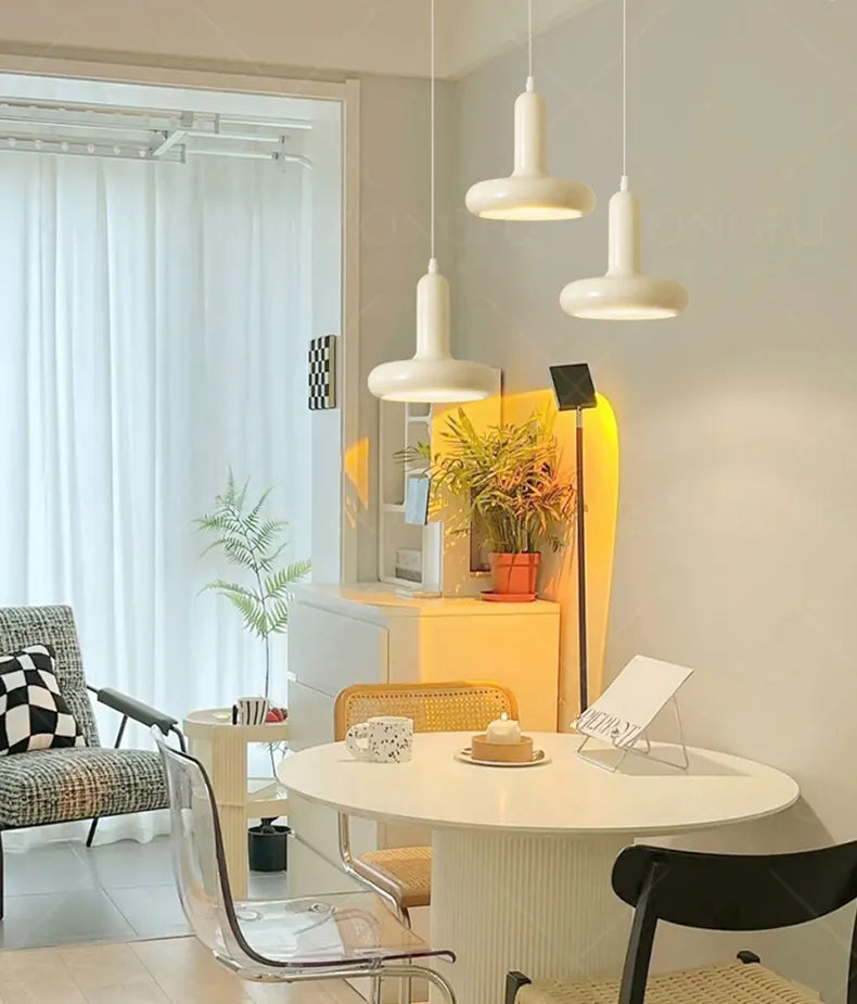Retro Pendelleuchte im modernen Design für Küche, Esszimmer oder Wohnzimmer – Verspielte Hängelampe mit Vintage-Touch