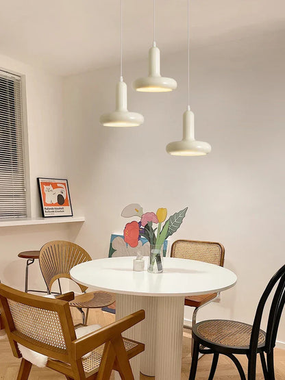 Retro Pendelleuchte im modernen Design für Küche, Esszimmer oder Wohnzimmer – Verspielte Hängelampe mit Vintage-Touch