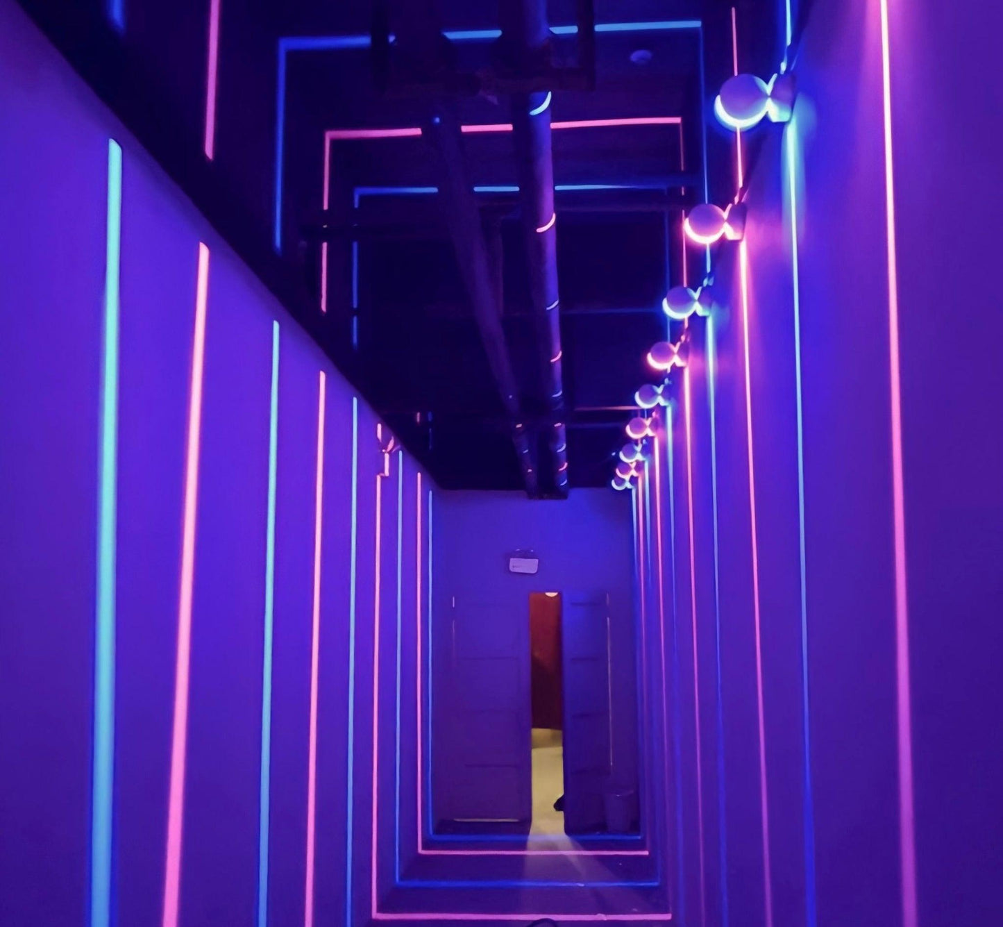 Lumina Ambiance Light - Moderne LED-Fensterbankbeleuchtung mit 360-Grad-Ambiente