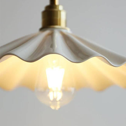 Vintage Wellen-Pendelleuchte im Retro-Look – Hängelampe mit Keramikschirm & Holzdetails für Esszimmer, Küche & Café-Stil