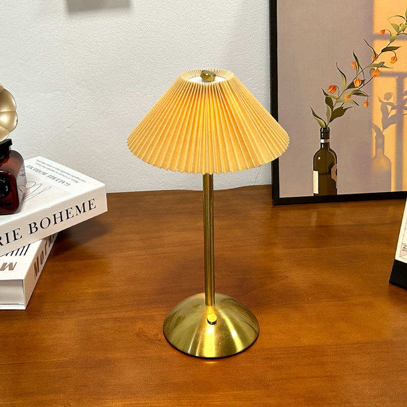 Scandinavian wireless LED table lamp with fabric shade – USB charging & touch control for atmospheric home lighting