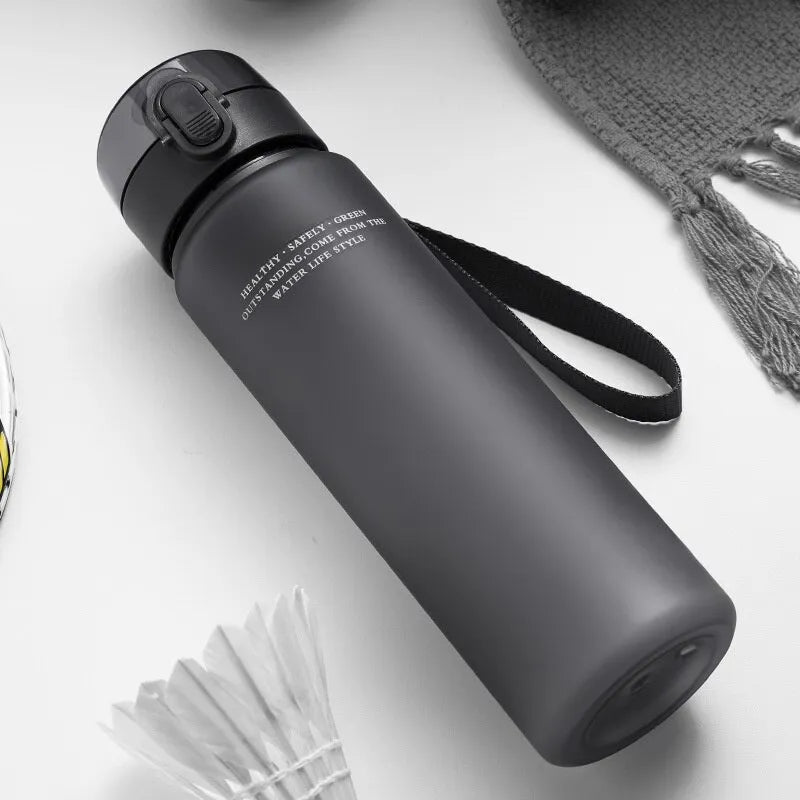 Stylische Auslaufsichere Sportflasche – BPA-frei, tragbar & langlebig